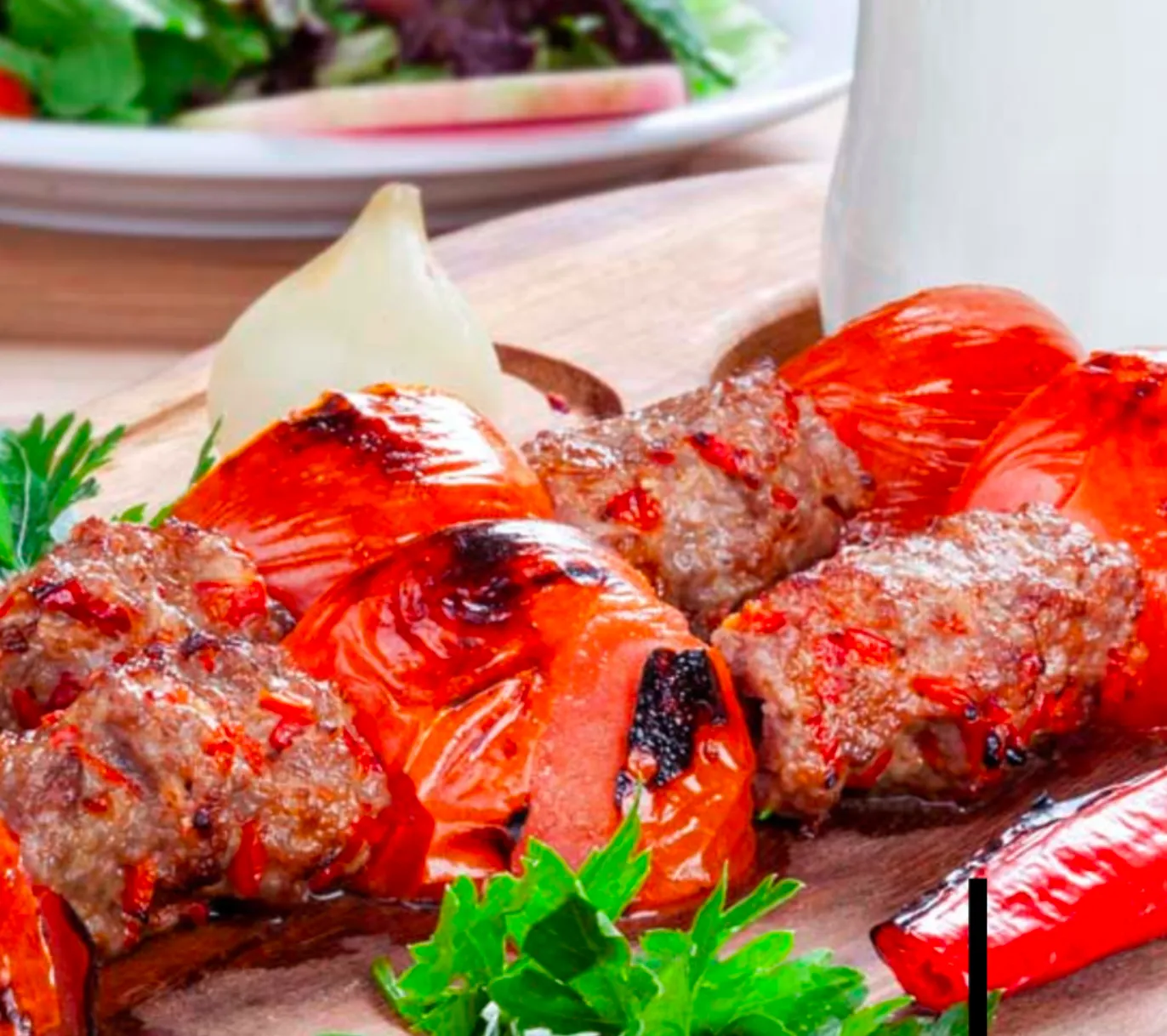 Domatesli Kebap: Şeyhmus Usta'dan Sulu ve Baharatlı Lezzet - Domatesli kebabın sırrı: közde pişen Adana kıyma ve taze domates sosun buluşması. Antalya Lara'da Kebapçı Şeyhmuslara'da sulu, baharatlı ve aromatik bir kebap deneyimi sizi bekliyor! Domatesli Kebap: Şeyhmus Usta'dan Sulu ve Baharatlı Lezzet - Domatesli kebabın sırrı: közde pişen Adana kıyma ve taze domates sosun buluşması. Antalya Lara'da Kebapçı Şeyhmuslara'da sulu, baharatlı ve aromatik bir kebap deneyimi sizi bekliyor!